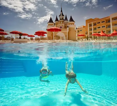 bahia-principe-fantasia-tenerife-infinity-pool