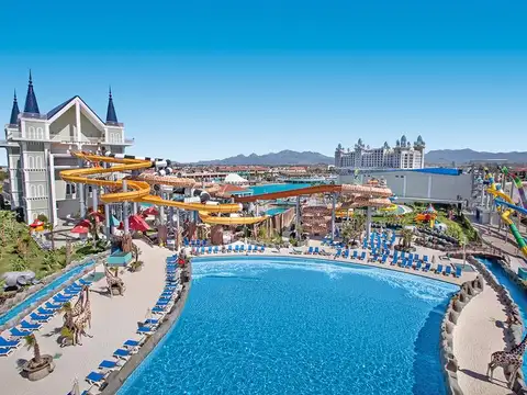 hotel-granada-luxury-resort-glijbanen