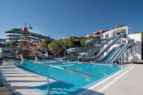 voyage-belek-hotel-glijbanen