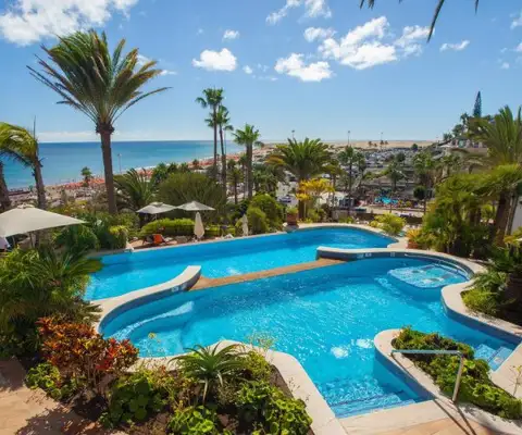 zwembad van hotel lopesan corallium dunamar