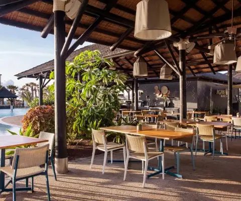 Restaurant van het zwembad Gran Melia Palacio de Isora in tenerife