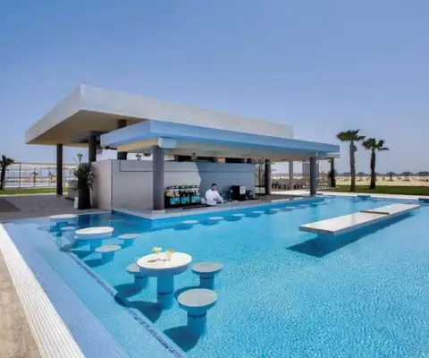 zwembad van hotel riu palace santa maria op kaapverdië