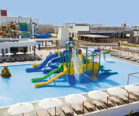waterpark van hotel riu palace santa maria op kaapverdië