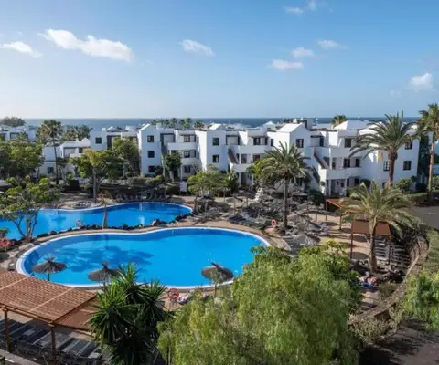 zwembaden van hotel allsun albatros op lanzarote