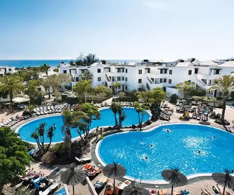 zwembaden van hotel allsun albatros op lanzarote