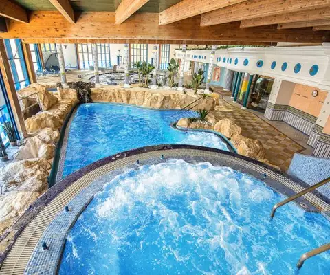 zwembad van hotel beatriz costa spa resort op lanzarote