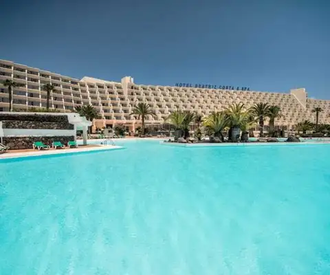 uitzicht van hotel beatriz costa spa resort op lanzarote