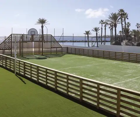 tennisbaan van hotel iberostar selection park op lanzarote