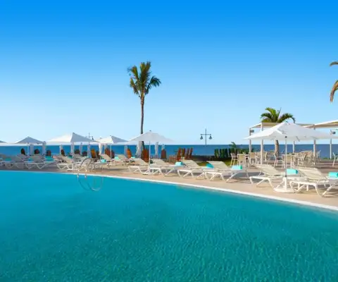 zwembad van hotel iberostar selection park op lanzarote