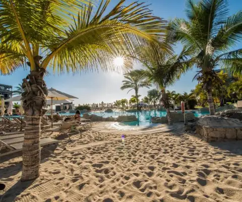 het strand bij hotel Lopesan Villa Del Conde in gran canaria
