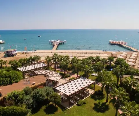 strand saturn palace lara in turkije