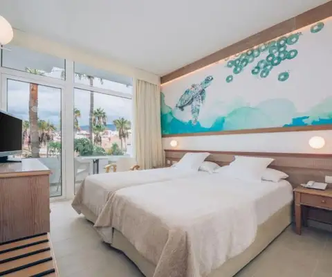 slaapkamer van Hotel Iberostar Las Dalias in tenerife