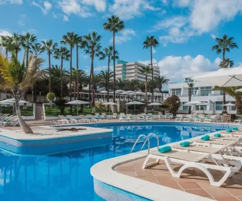 zwembad van Hotel Iberostar Las Dalias in tenerife