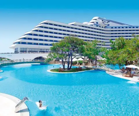 zwembad titanic deluxe lara in turkije
