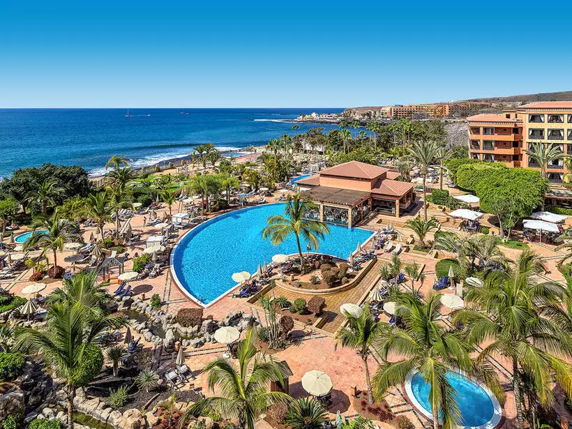 Zwembad van h10 Costa Adeje Palace in Tenerife