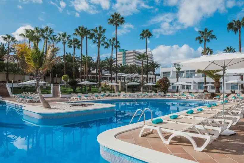 zwembad van Hotel Iberostar Las Dalias in tenerife