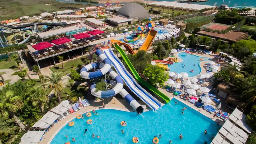 waterpark saturn palace lara in turkije