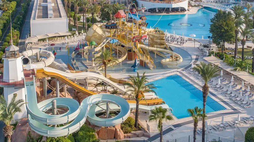 waterpark titanic deluxe lara in turkije