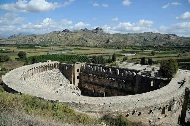 Theater van Aspendos in Taurus en kloven