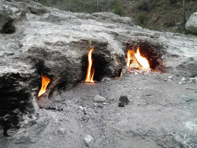 Chimaera (eeuwige vuren van Yanartaş) in Kemer en Tekirova