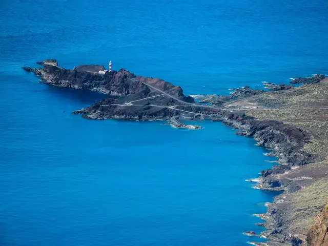 Punta de Teno met de vuurtoren op de noordwestpunt van Tenerife