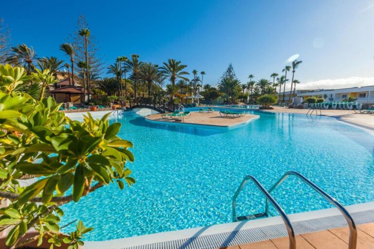 zwembad van Hotel Abora Interclub by Lopesan in gran canaria