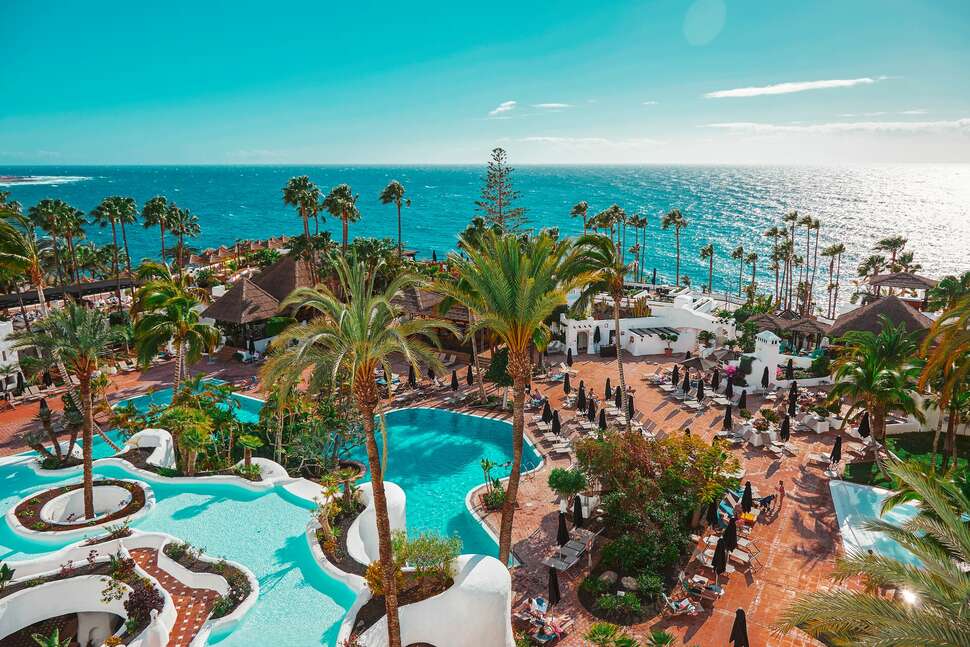 Het zwembad van Hotel Jardin Tropical Resort en spa op Tenerife