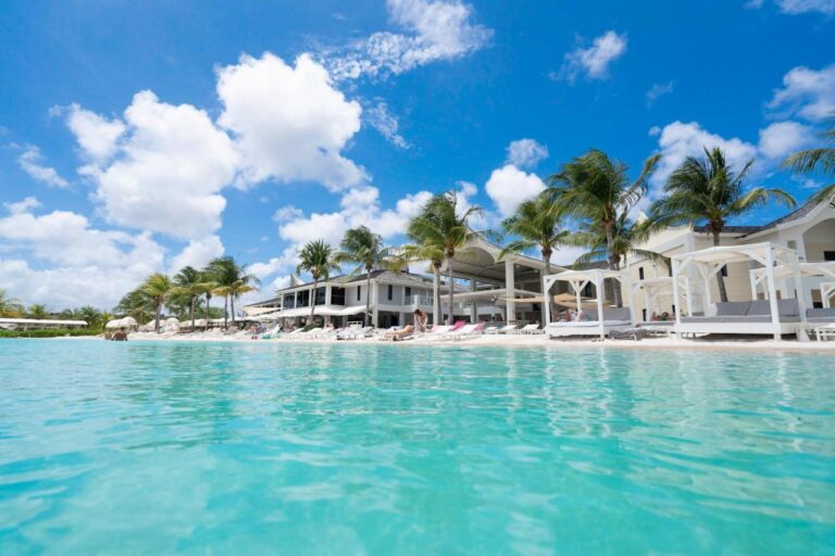 papagayo beach hotel Jan Thiel Baai in Curaçao