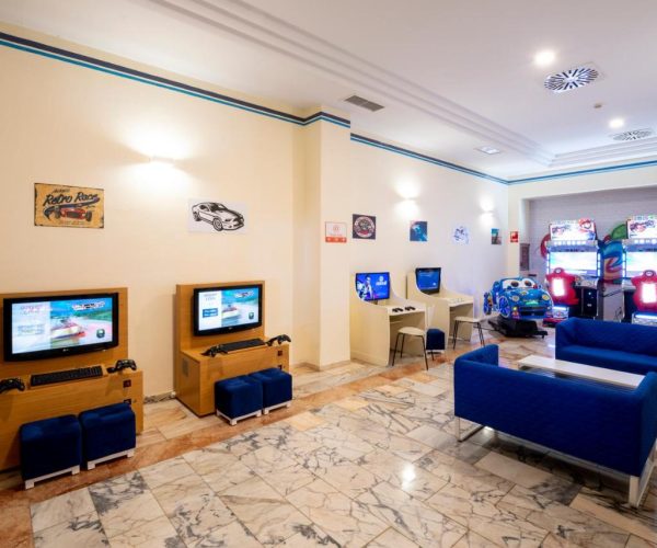 gameroom in hotel bahia principe in tenerife