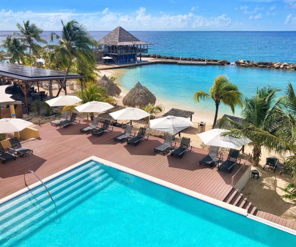 zwembad avila beach hotel willemstad curaçao