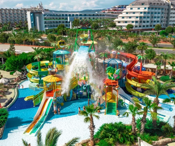 Het waterpark van long beach resort in turkije